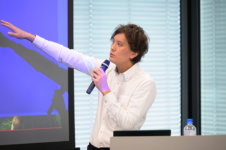 講演を行う岸田徹さん